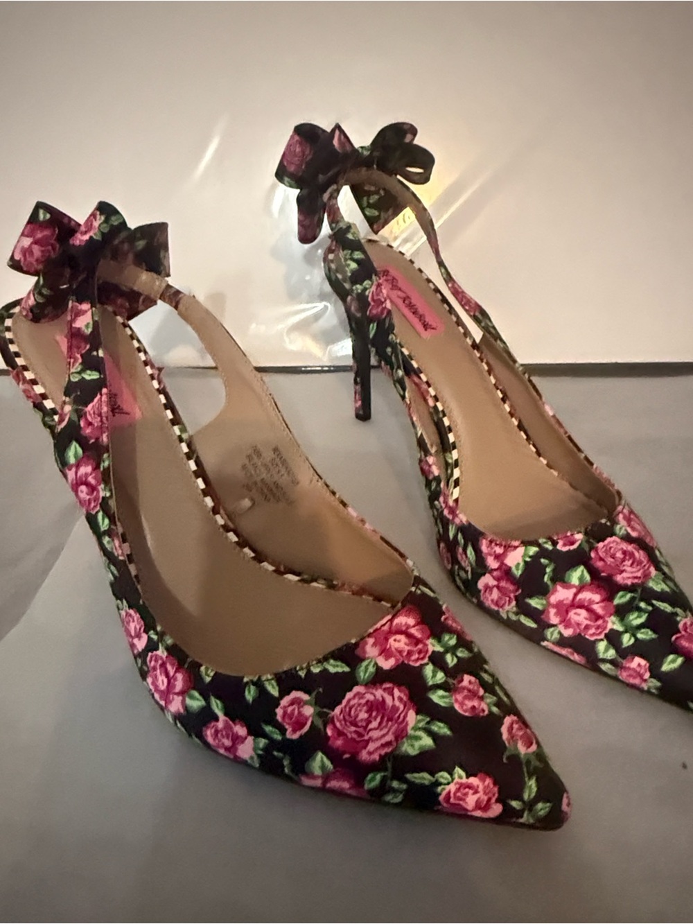 Betsey Johnson Black Floral Pointed-Toe Slingback Heels with Pink Roses - Picture 10 of 10